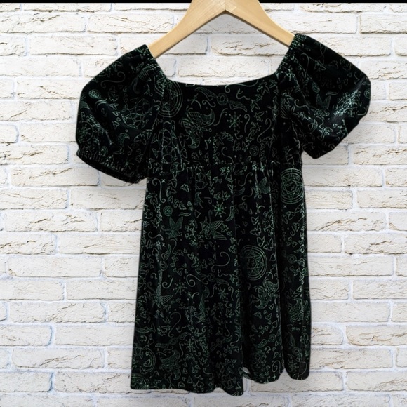 NWT Wicked Elphaba Green Velvet Dress • Nightgown • Costume Size 4/5 kids XS - Picture 4 of 7